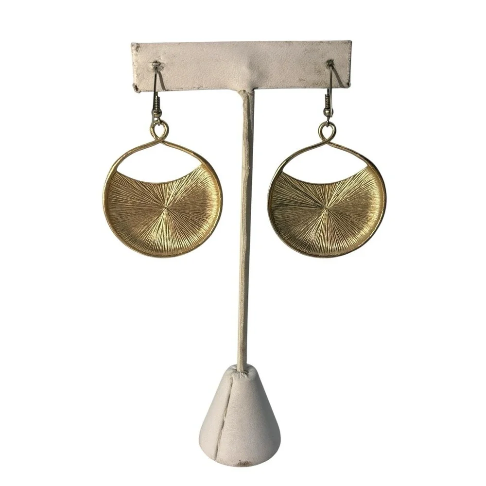 Vintage Gold Tone Etched Geometric Chevron Round Pierced Dangle Earrings‎